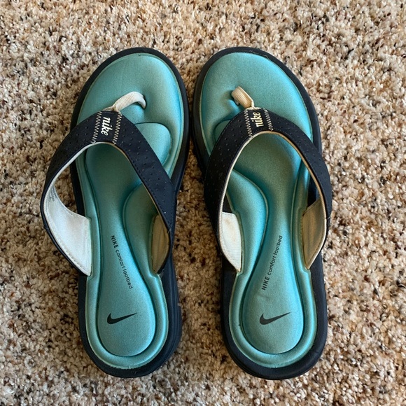 Nike Shoes - Nike comfort foodbed sandals
